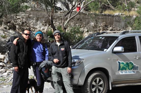 Com nosso guia Edgard e sua namorada alemã, a Mili, em Potrero Chico, no nordeste do México